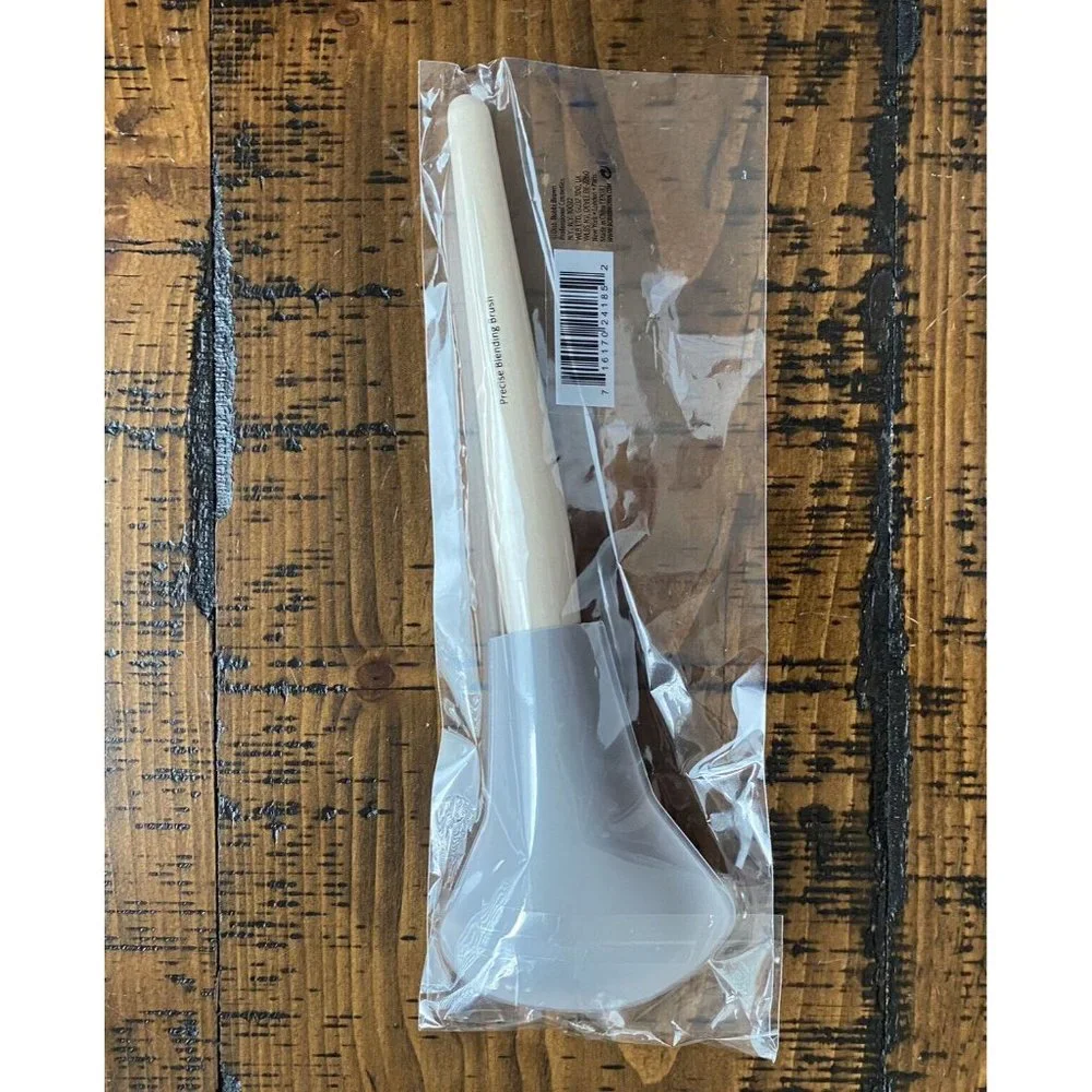 BOBBI BROWN Summer Glow Precise Blending Highlight Brush Highlighting/Contouring